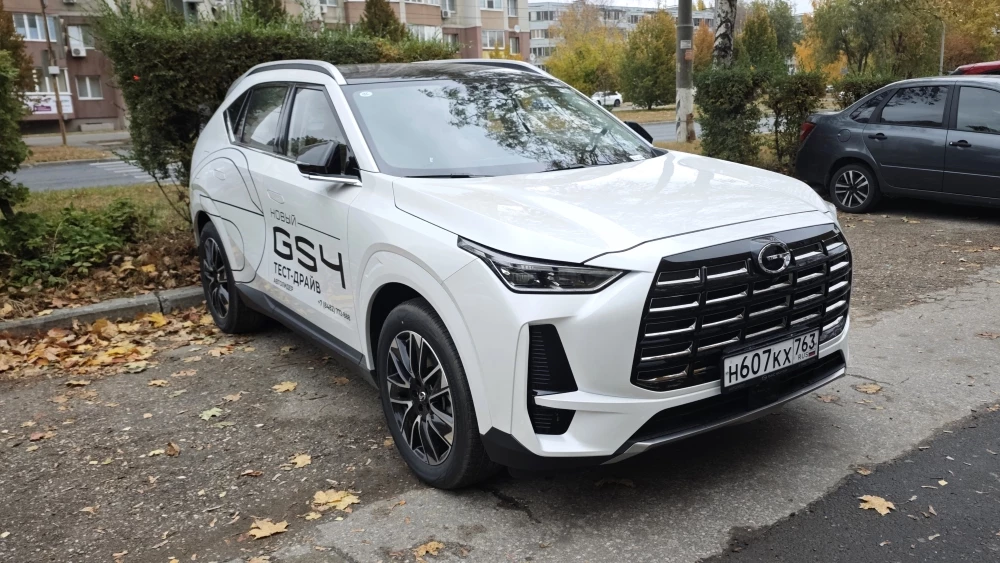 GAC GS4 AWD сбоку спереди