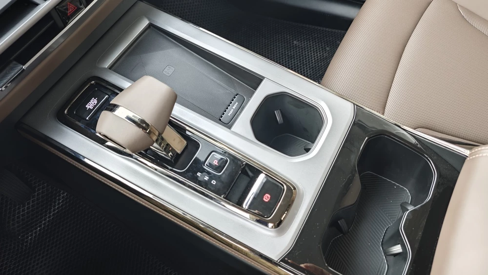 GAC GS4 AWD салон интерьер центральный тоннель селектор