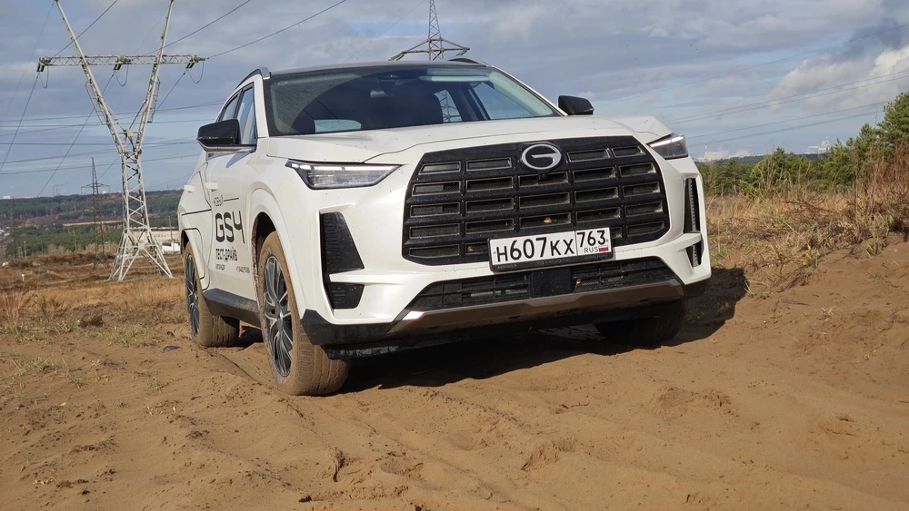 GAC GS4 AWD спереди на бездорожье полный привод