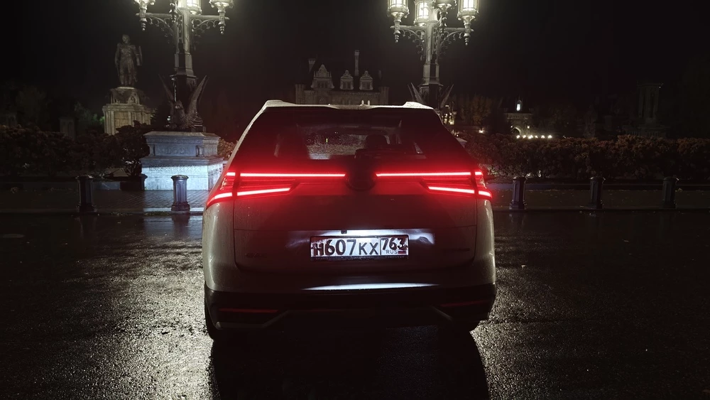 GAC GS4 AWD сзади вечерний свет фонари