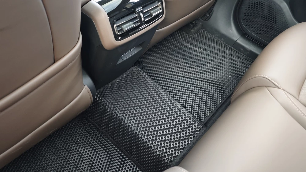 GAC GS4 AWD салон интерьер второй ряд пол кардан