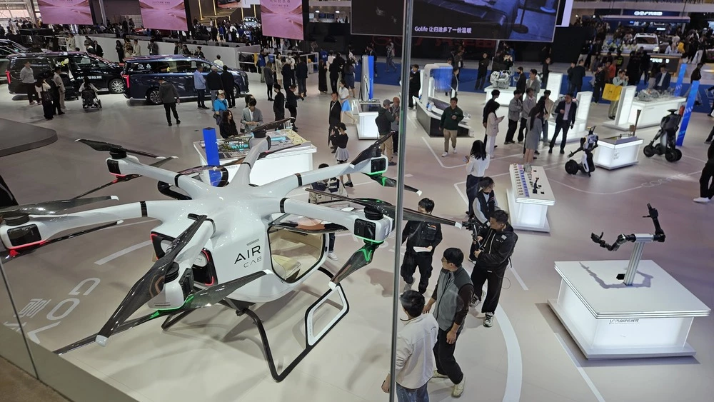 gac автосалон гуанчжоу 2025 павильон вертолет летающий автомобиль