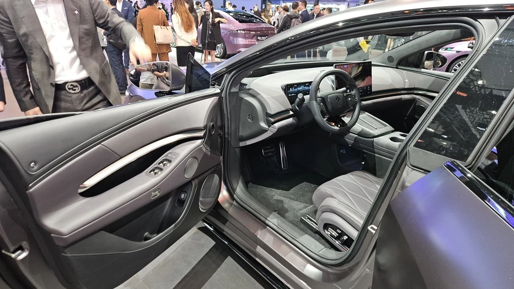 GAC Hyptec A800 гуанчжоу 2025 автосалон салон интерьер