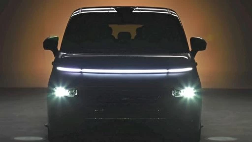Гибридный минивэн Geely Galaxy V900 спереди тизер