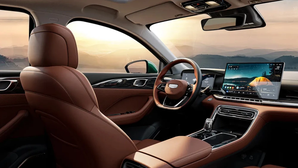 Новый Geely Emgrand V поколения вышел в заказ в Китае салон коричневый