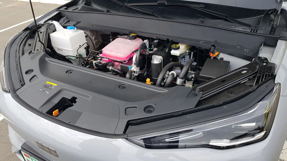 Geely EX5 белорусской сборки в беларуси капот открыт