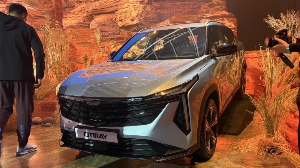 Кроссовер Geely Galaxy Cityray сбоку спереди Казахстан презентация