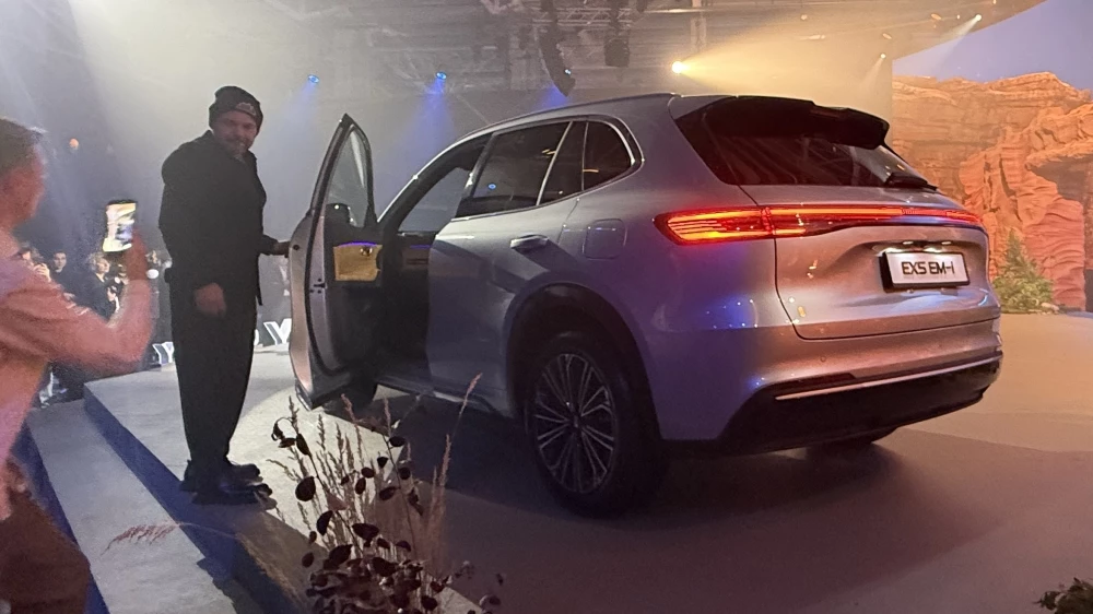 Кроссовер Geely Galaxy EX5 EM-i сбоку сзади Казахстан презентация