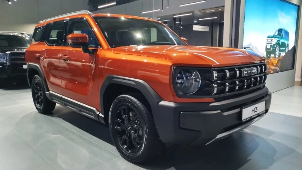 Haval H3 у дилера в автосалоне сбоку спереди ринг воронеж