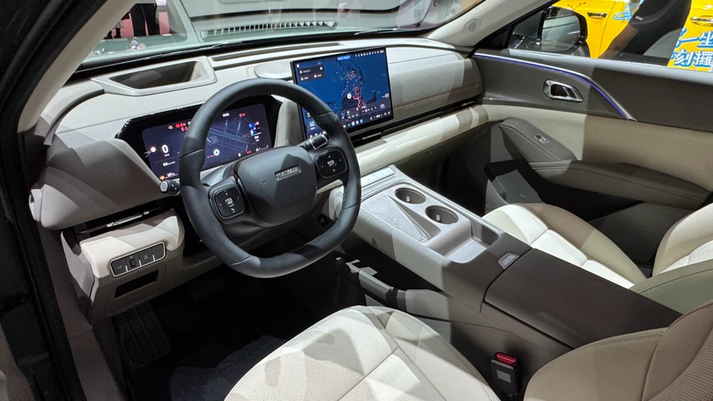 haval h6l кроссовер салон белый автосалон в гуанчжоу