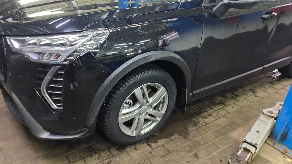 Haval Jolion личный опыт трубин сбоку спереди сервис замена колес gislaved IceControl 215/60 R17