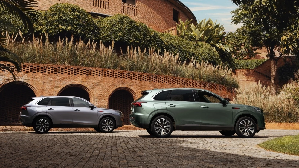 Hongqi HS6 в Китае сбоку