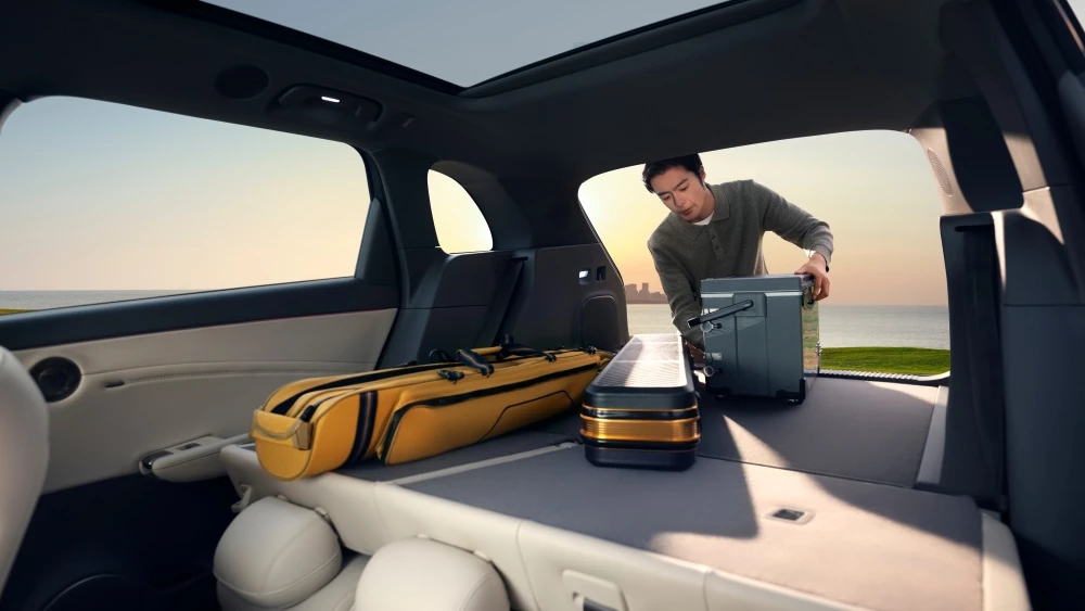 Hongqi HS6 в Китае салон интерьер багажник ровный пол