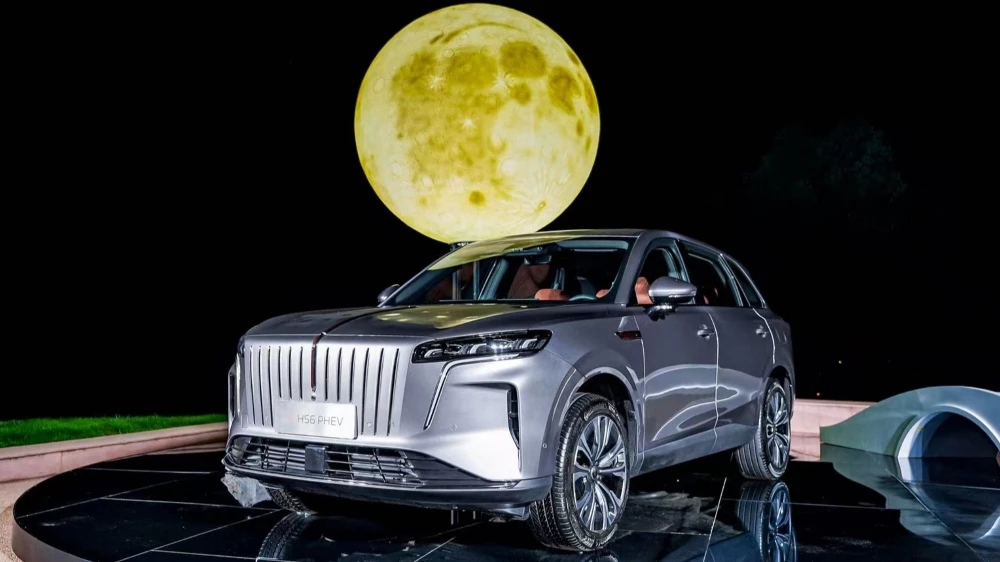 Hongqi HS6 в Китае предзаказ презентация сбоку спереди