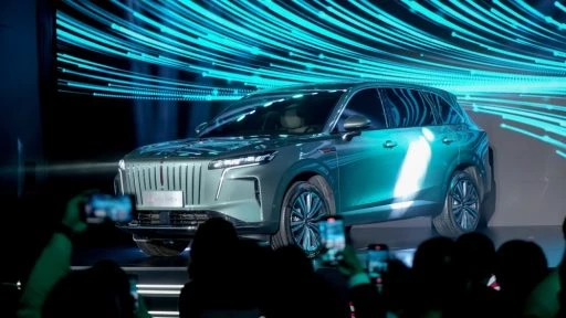 Hongqi HS6 в Китае предзаказ презентация сбоку спереди