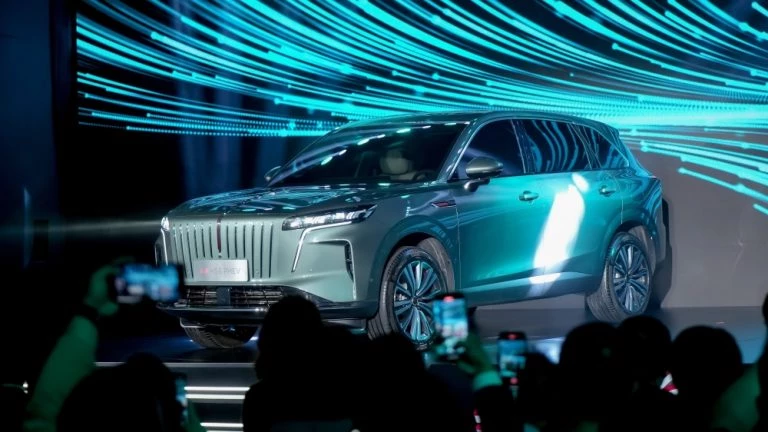 Hongqi HS6 в Китае предзаказ презентация сбоку спереди