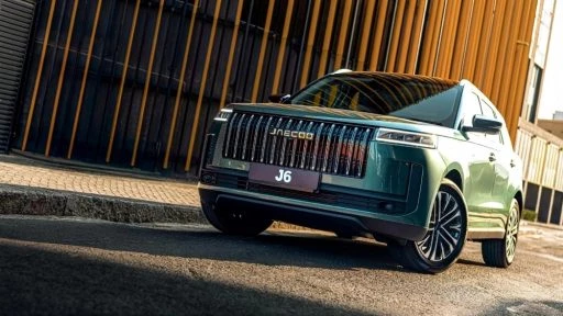 jaecoo j6 кроссовер спереди сбоку