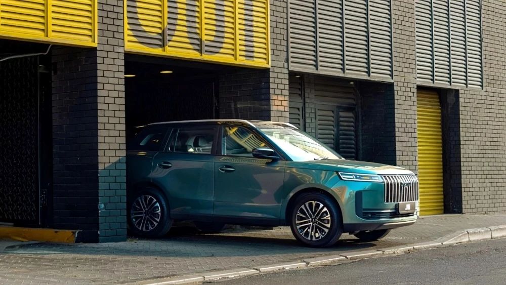 jaecoo j6 кроссовер спереди сбоку