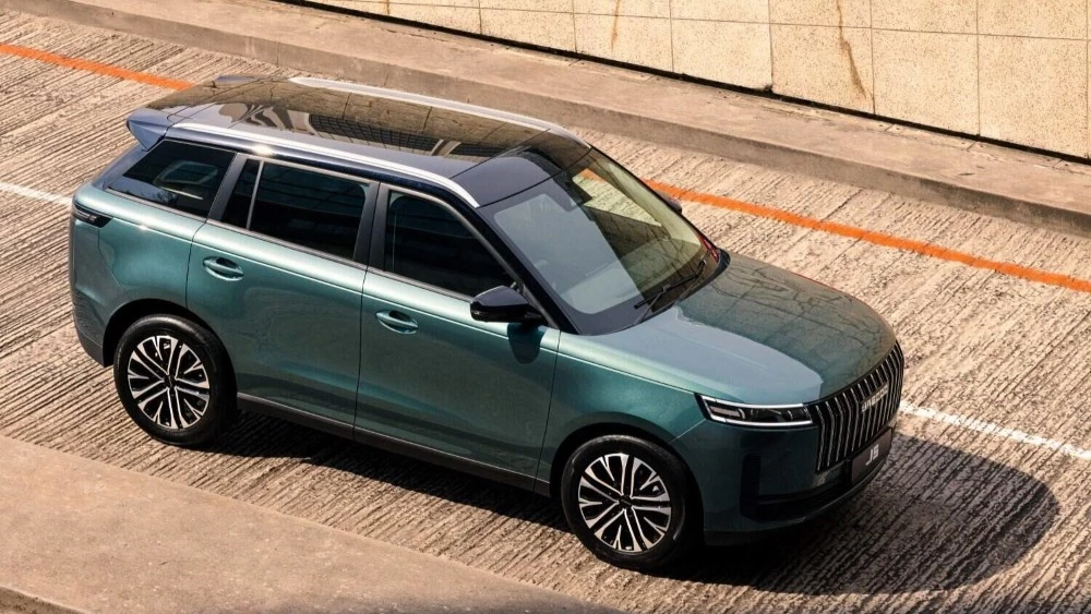 jaecoo j5 кроссовер сбоку спереди с правым рулём