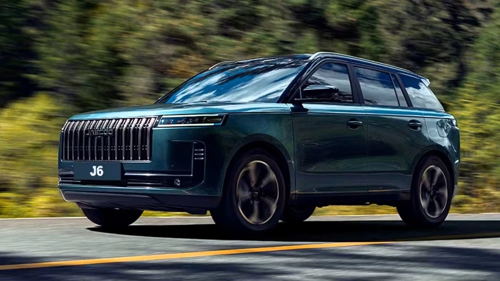 jaecoo j6 кроссовер спереди сбоку