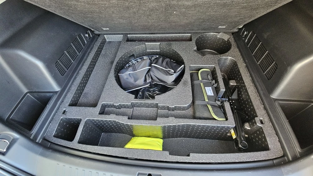 Jetour T1 салон интерьер багажник подполье