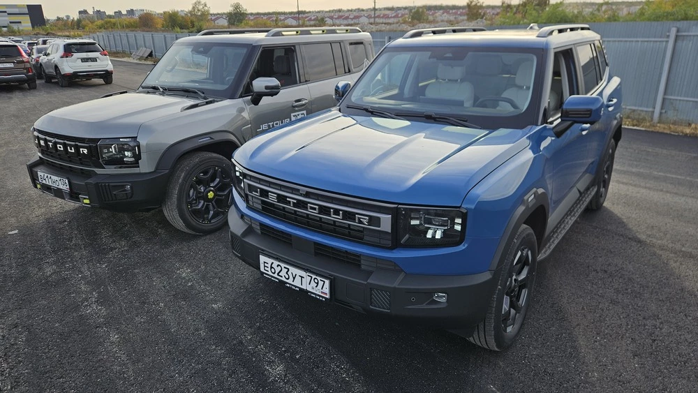 Jetour T1 T2 вместе сравнение сбоку спереди