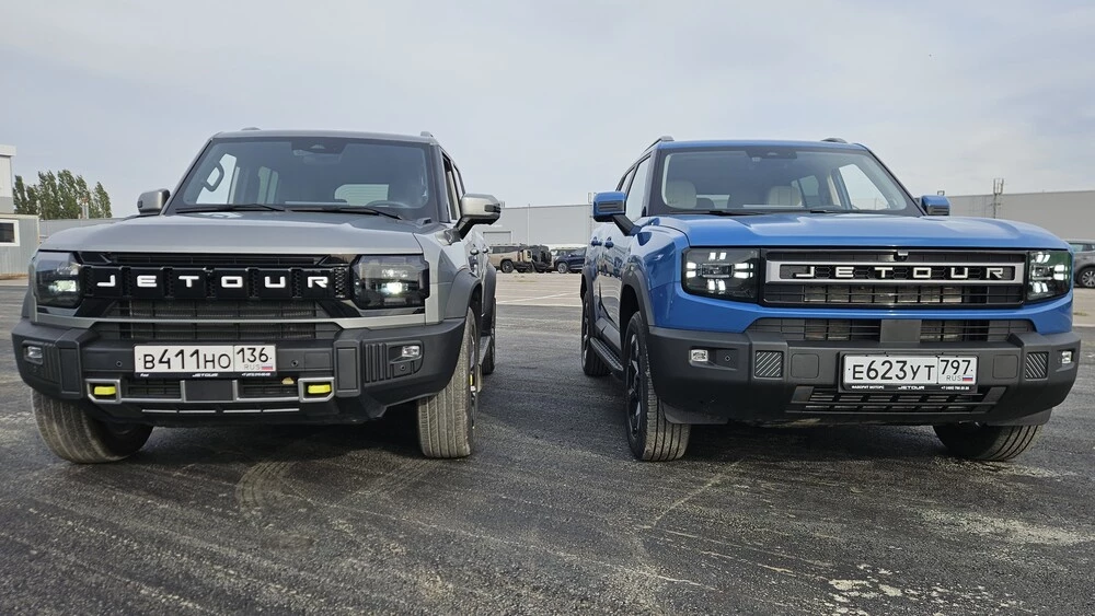 Jetour T1 T2 вместе сравнение спереди