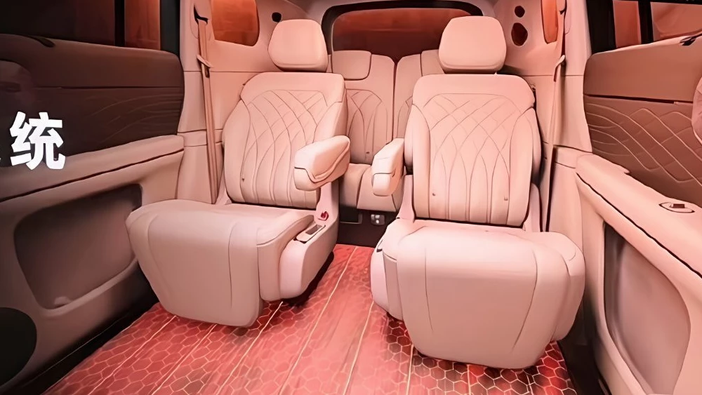 Китайцы раскритиковали кроссовер с теплым полом и душем im ls9 сбоку спереди