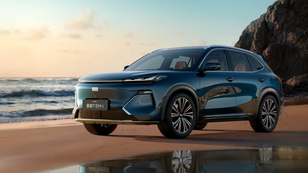 geely galaxy starship 7 ex5 em-i обновленный кроссовер сбоку спереди