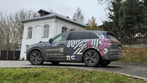 Гибридный кроссовер Li L7 архипов сбоку