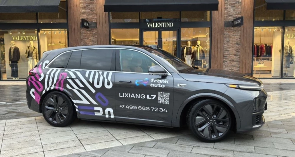 Гибридный кроссовер Li L7 архипов сбоку
