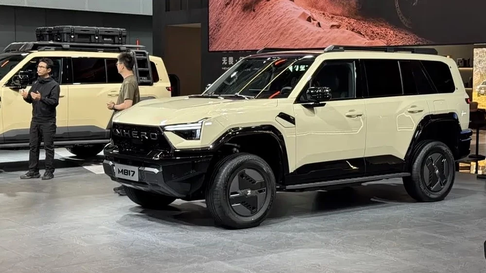 M-Hero M817 новая версия сбоку спереди автосалон Гуанчжоу