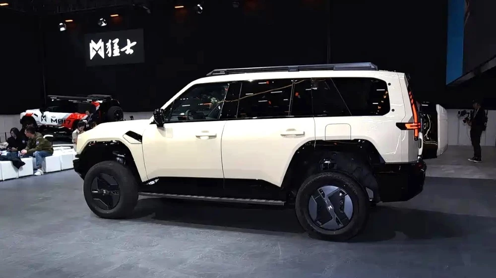 M-Hero M817 новая версия сбоку автосалон Гуанчжоу