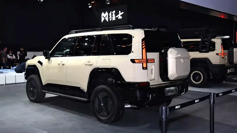 M-Hero M817 новая версия сбоку сзади автосалон Гуанчжоу