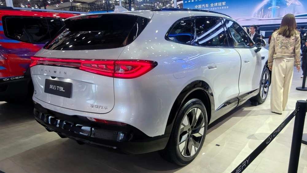 кроссовер chery fulwin t9l в Гуанчжоу 2025 сзади сбоку