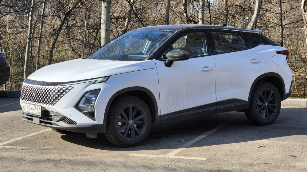 Компактно и дерзко: тест-драйв кроссовера Omoda C5. Подкаст Александра Андреева #24 Omoda C5 новый кроссовер сбоку спереди тест