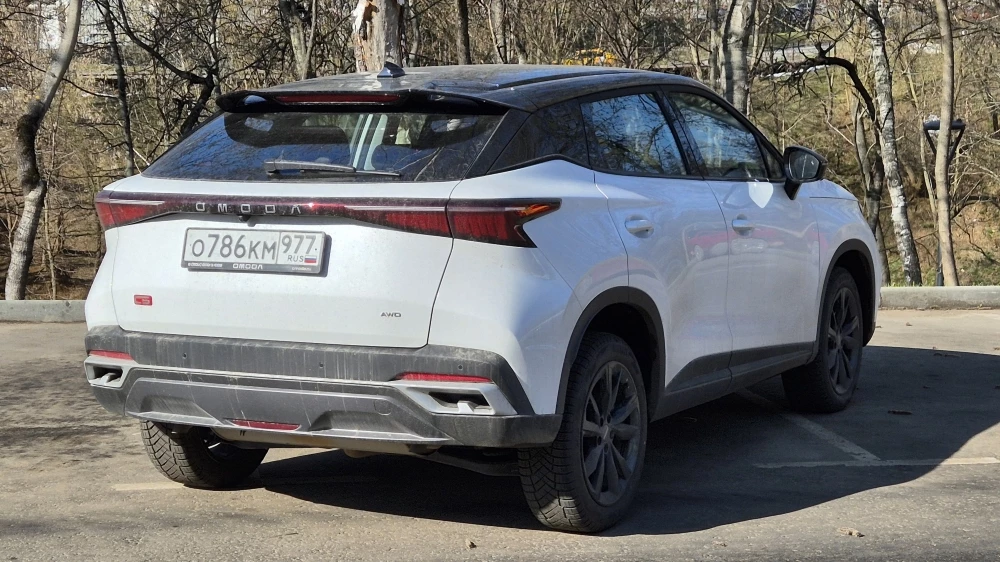 Omoda C5 новый кроссовер сбоку сзади