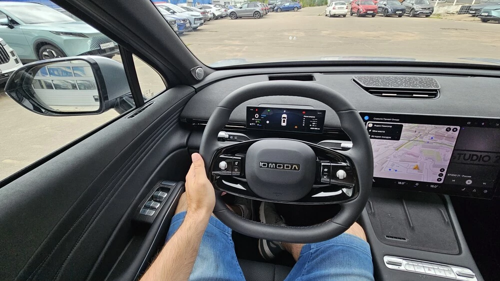 Omoda C7 салон интерьер водитель за рулем