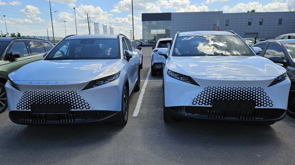 Omoda C7 у дилера разные комплектации спереди