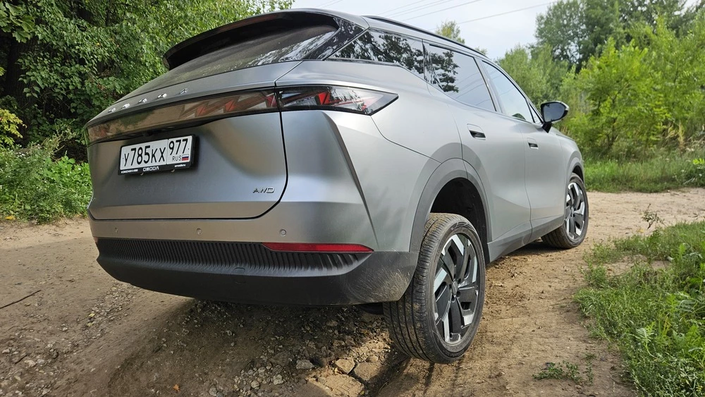 Omoda C7 сзади бездорожье полный привод