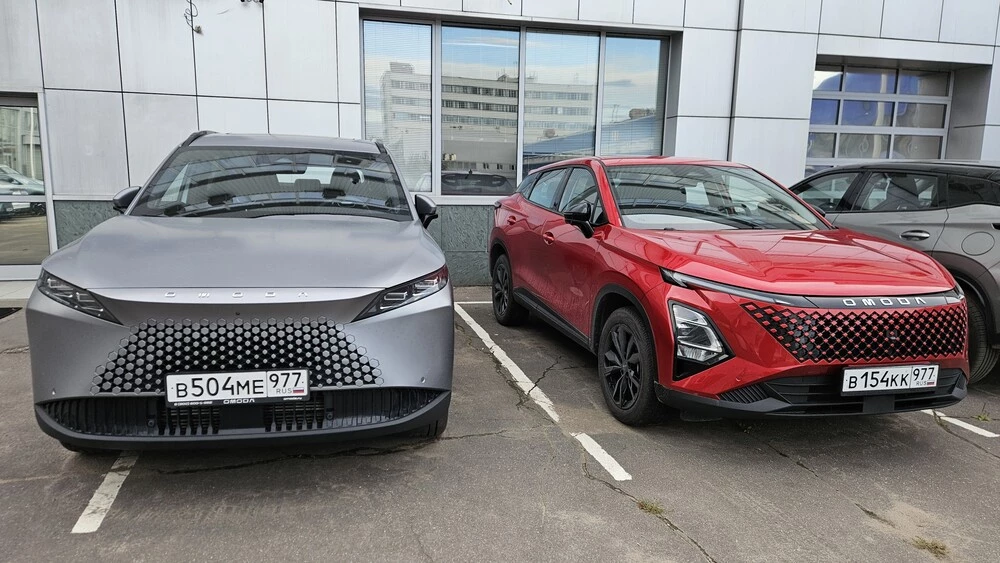 Omoda C7 С5 рестайлинг вместе спереди