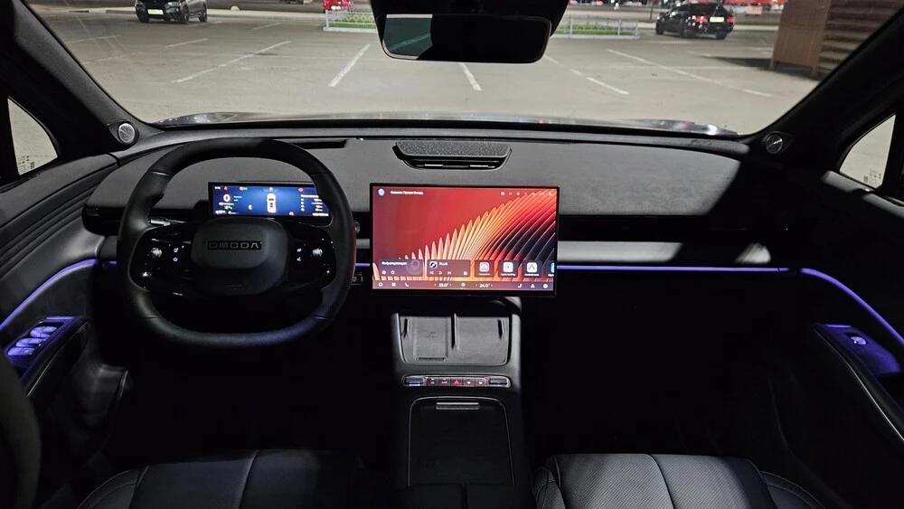 Omoda C7 салон интерьер вечерняя подсветка