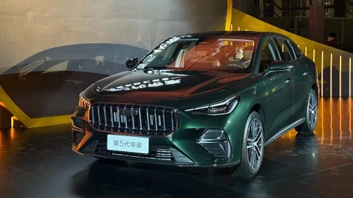 старт продаж geely emgrand пятое поколение v сбоку спереди зеленый седан цены комплектации характеристики
