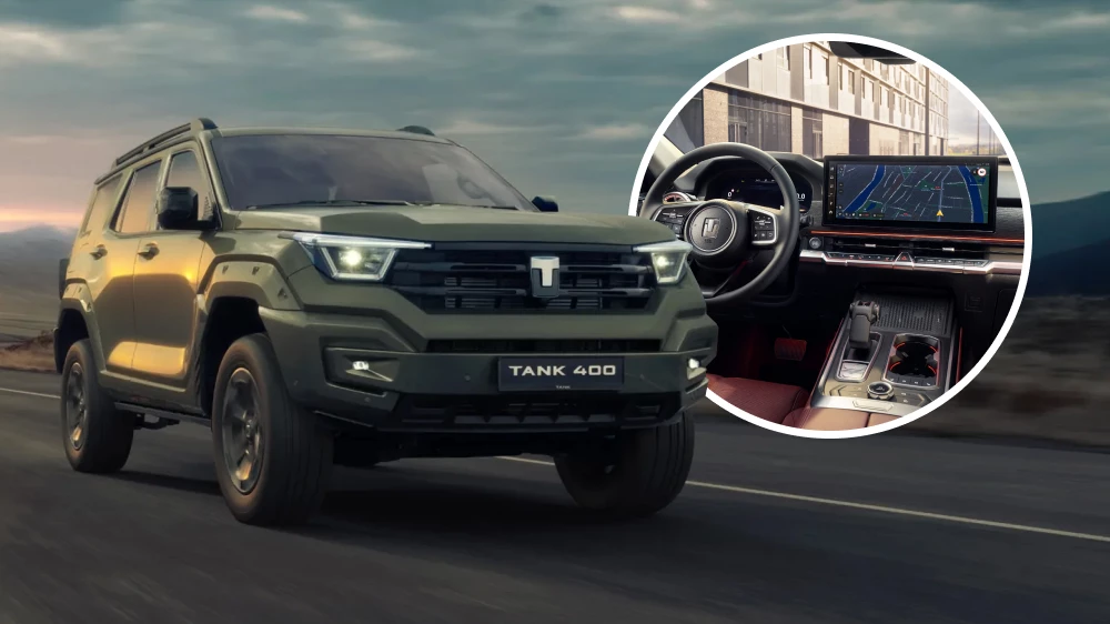 Внедорожник Tank 400 получил важное обновление мультимедийной системы в России сбоку спереди зеленый автомобиль салон подключаемые сервисы яндекс авто навигатор книги музыка голосовой помощник