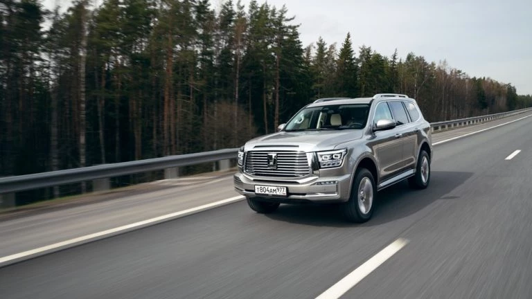 Внедорожник Tank 500 спереди сбоку