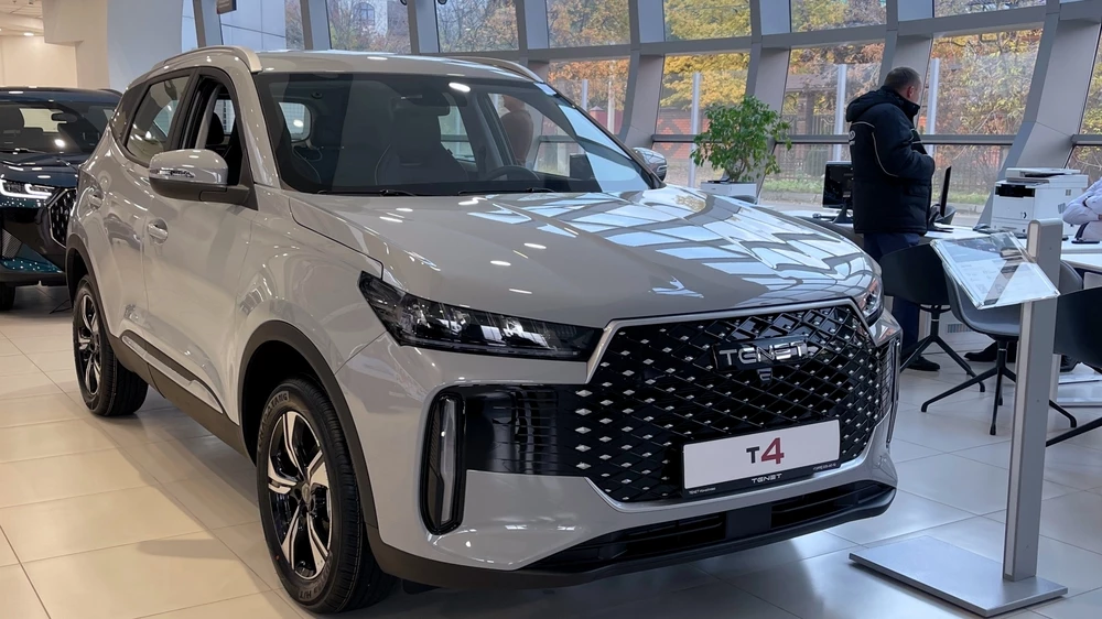 tenet t4 у дилера в автосалоне новый сбоку спереди