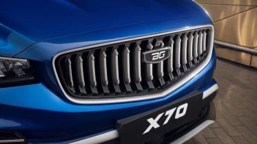 Обновленный кроссовер Belgee X70 с полным приводом спереди решетка
