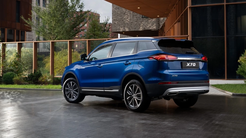 Обновленный кроссовер Belgee X70 с полным приводом сбоку сзади
