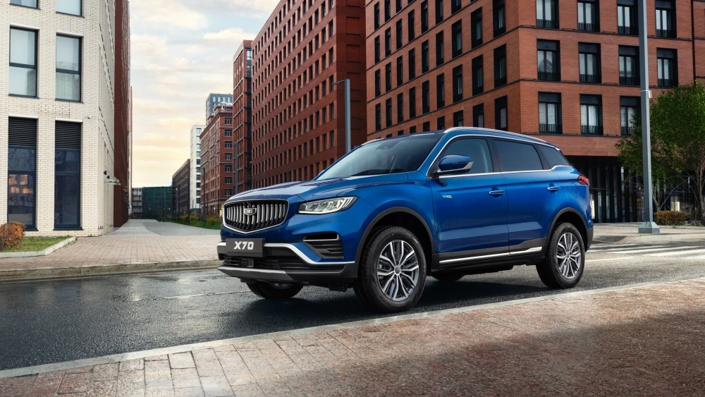 Обновленный кроссовер Belgee X70 с полным приводом сбоку спереди