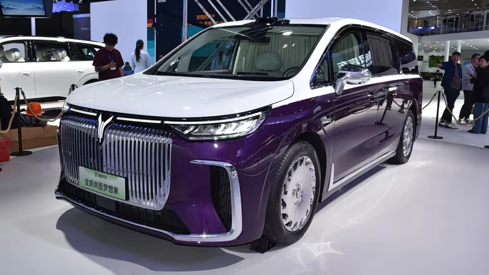 voyah dream country edition сбоку спереди гибридный минивэн Китай